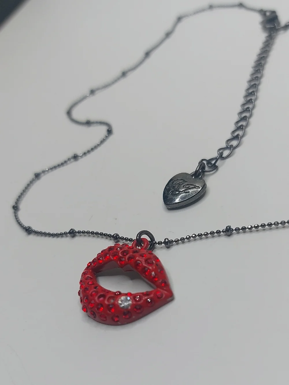 Betsey Johnson Kiss Me Sparkly Red Lips Dainty Gun Metal Chain Pendant Necklace